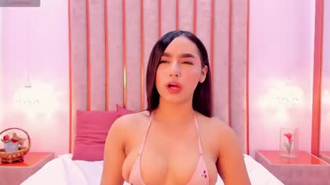 Snapshot of zoe_monrow chatting on 07/15/26, 12:21 Zoe Monrow online show from 07/15/26, 12:21