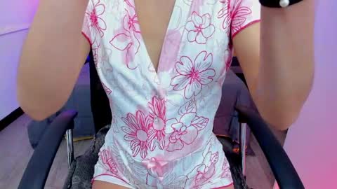 zoe_moreau online show from 04/07/26, 07:25