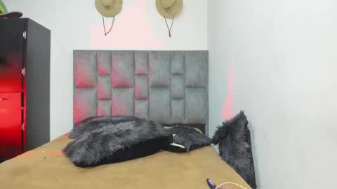 She Zoe He Painn online show from 09/17/25, 10:00