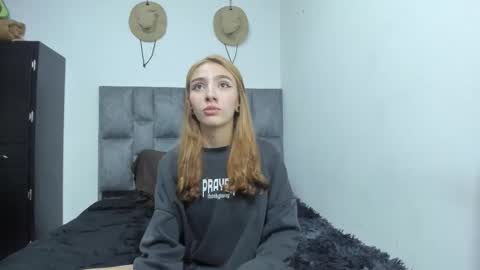 She Zoe He Painn online show from 09/21/25, 10:44