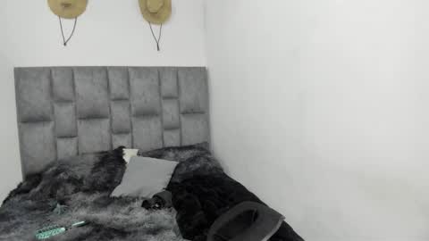 She Zoe He Painn online show from 10/31/25, 07:26