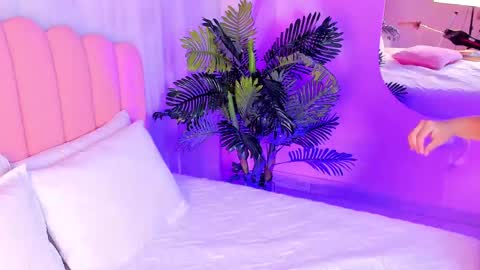 Snapshot of zoe_rivers chatting on 02/19/25, 06:10 Zoe online show from 02/19/25, 06:10