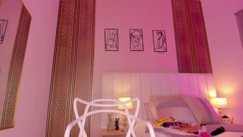 Snapshot of zoe_sky_ chatting on 10/21/25, 11:33 Hi guys i am Zoe online show from 10/21/25, 11:33