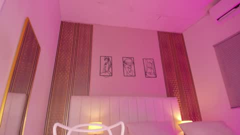 Hi guys i am Zoe  online show from 01/05/26, 05:27