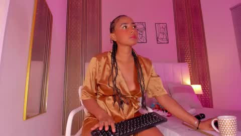 Hi guys i am Zoe  online show from 01/14/26, 11:27