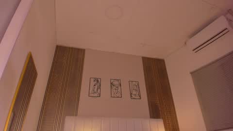 Hi guys i am Zoe  online show from 02/26/26, 11:53