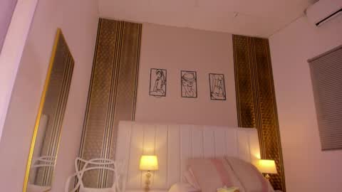 Hi guys i am Zoe  online show from 03/12/26, 11:38