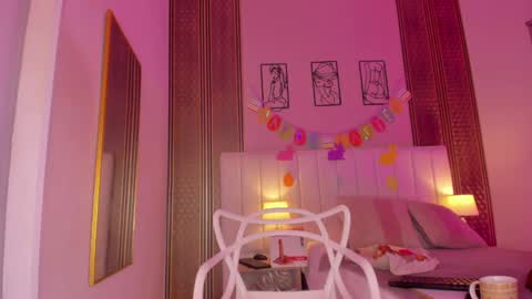 Hi guys i am Zoe  online show from 04/05/26, 11:18