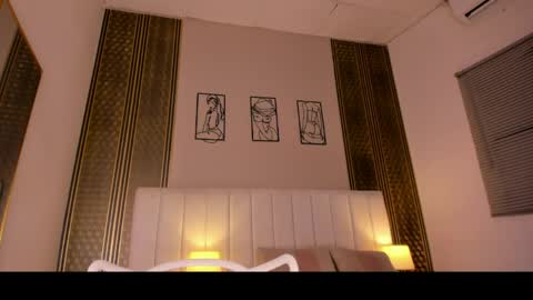 Hi guys i am Zoe  online show from 04/23/26, 11:31