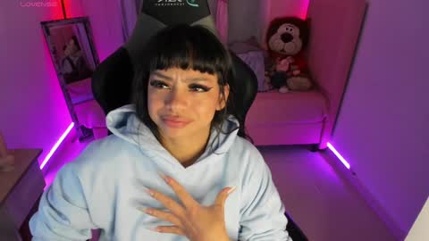 zoe_sullivan_ online show from 02/03/25, 09:41