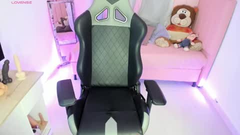 zoe_sullivan_ online show from 02/21/25, 09:34