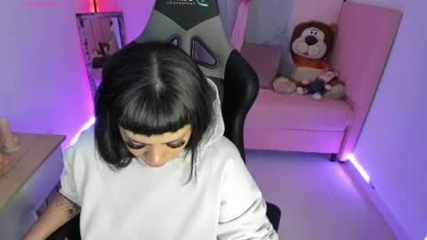 zoe_sullivan_ online show from 02/23/25, 09:22