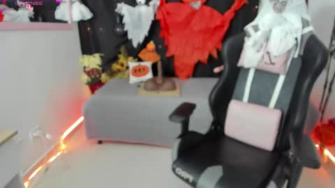 zoe_sullivan_ online show from 10/06/25, 09:51