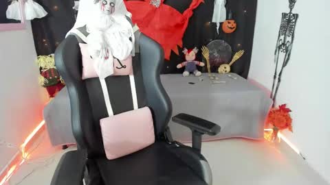 zoe_sullivan_ online show from 10/08/25, 10:24