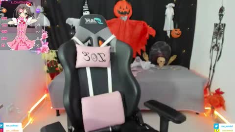 zoe_sullivan_ online show from 10/29/25, 09:33