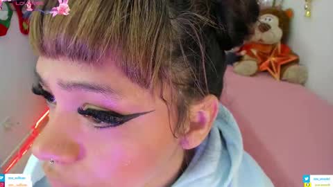 zoe_sullivan_ online show from 11/20/25, 09:42