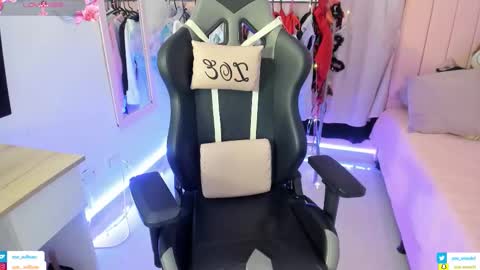 zoe_sullivan_ online show from 02/11/26, 09:14