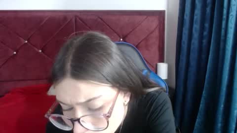 zoe_sweet050 online show from 01/05/26, 09:40