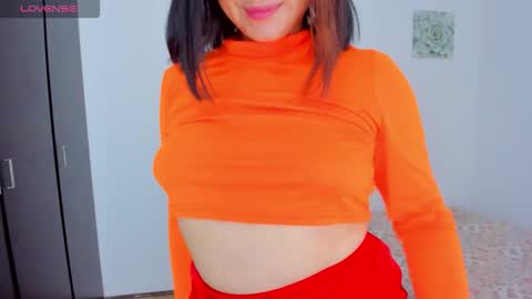 Snapshot of zoe_sweet22 chatting on 11/01/25, 04:25 new count online show from 11/01/25, 04:25