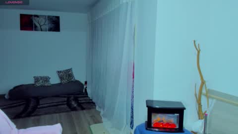 Snapshot of zoe_sweet22 chatting on 11/06/25, 10:43 new count online show from 11/06/25, 10:43