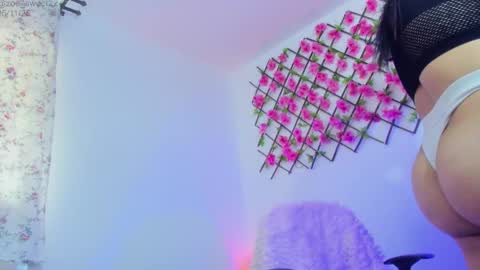 Snapshot of zoe_sweet22 chatting on 11/27/25, 07:38 new count online show from 11/27/25, 07:38