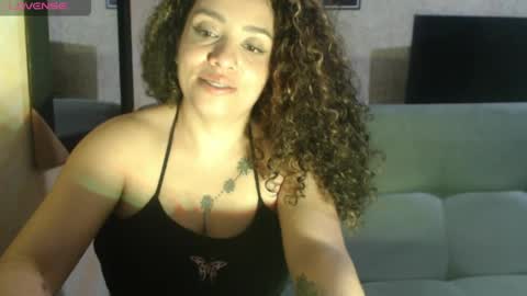 Snapshot of zoe_tai chatting on 05/20/26, 01:01 zoe tai online show from 05/20/26, 01:01