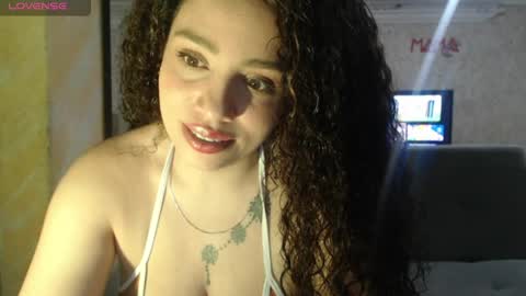 Snapshot of zoe_tai chatting on 06/04/26, 09:15 zoe tai online show from 06/04/26, 09:15