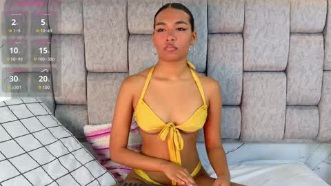 zoeameliie online show from 09/15/25, 08:20