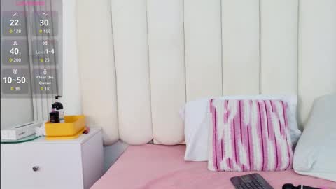 zoeameliie online show from 10/08/25, 12:41