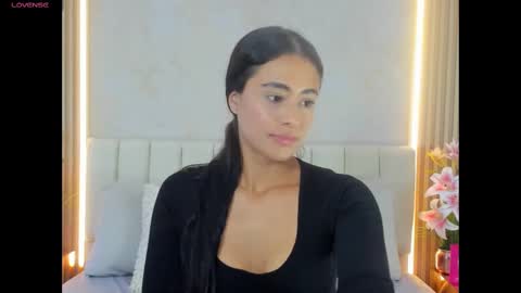 Snapshot of zoebarlowe chatting on 11/23/25, 06:30 zoebarlowe online show from 11/23/25, 06:30