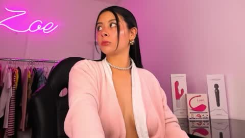 Snapshot of zoecams chatting on 03/16/26, 07:29 zoecams online show from 03/16/26, 07:29