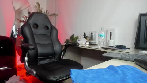 Snapshot of zoeconti chatting on 02/12/26, 08:09 Zoe online show from 02/12/26, 08:09