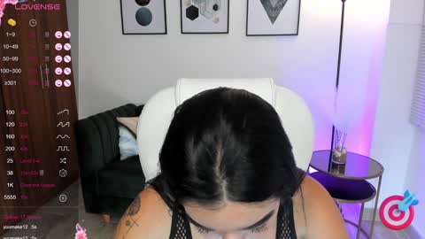 Snapshot of zoee_jackson chatting on 02/05/25, 10:44 zoee jackson online show from 02/05/25, 10:44