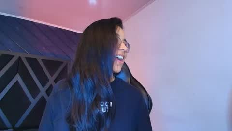 Zoe 3 online show from 04/19/26, 01:21