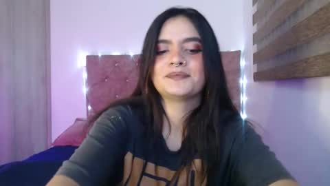 Snapshot of zoee_t chatting on 02/04/26, 04:40 Zoee online show from 02/04/26, 04:40