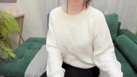 Snapshot of zoeeast chatting on 02/19/25, 01:28 Zoe online show from 02/19/25, 01:28