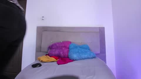 Yesenia online show from 01/07/25, 06:03