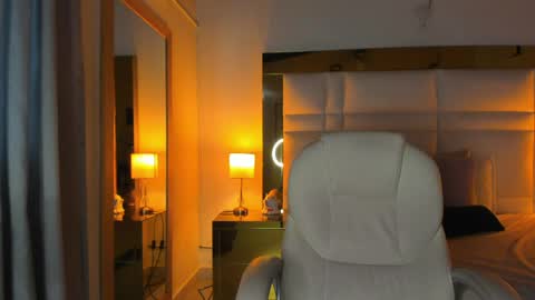 zoei_moon online show from 04/18/26, 07:58