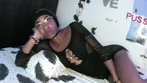 zoejackson723294 online show from 11/19/25, 12:32