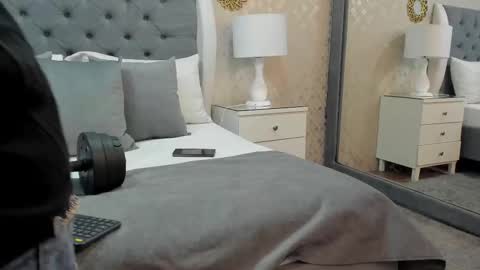 Zoe Krug online show from 09/14/25, 12:04