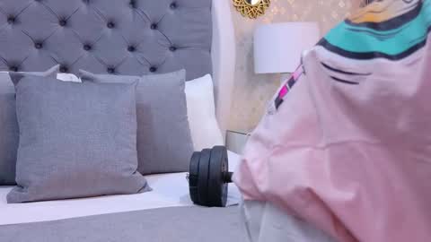 Zoe Krug online show from 09/17/25, 12:07