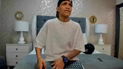 Zoe Krug online show from 09/22/25, 12:18