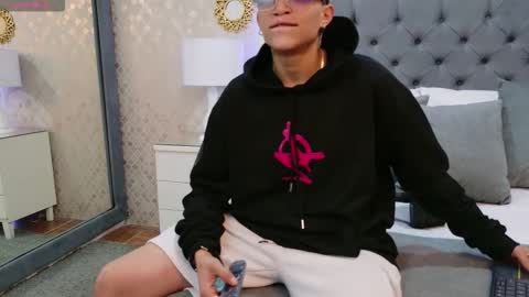 Zoe Krug online show from 01/07/26, 07:05