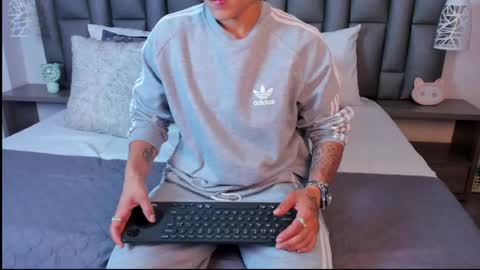 Zoe Krug online show from 04/21/26, 12:33