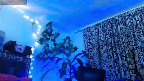 Snapshot of zoemi chatting on 01/11/25, 04:27 zoemi online show from 01/11/25, 04:27