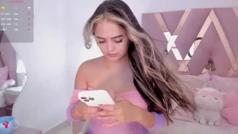 Snapshot of zoemina__ chatting on 10/11/25, 02:48 Antonella Kim online show from 10/11/25, 02:48