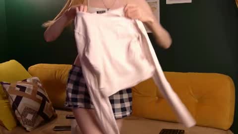 zoenymph online show from 05/15/26, 05:25