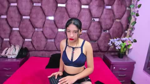 zoesmiitt online show from 05/27/26, 12:24