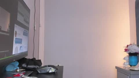 zoesmiitt online show from 06/27/26, 12:10