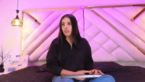 Zoe online show from 04/07/26, 12:16